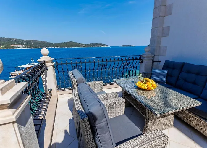 Seafront Apartment For4