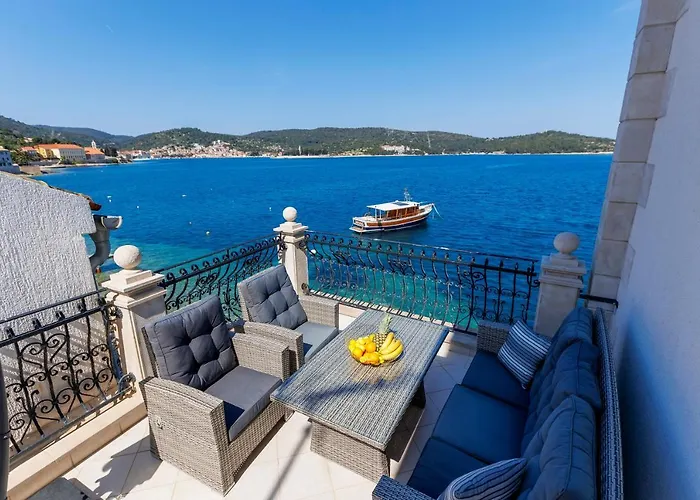 Seafront Apartment For4