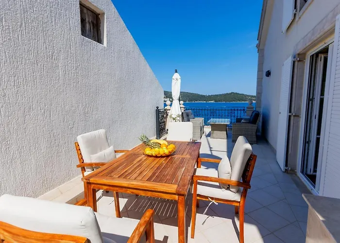 Seafront Apartment For4