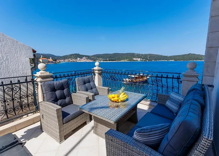 Seafront Apartment For4
